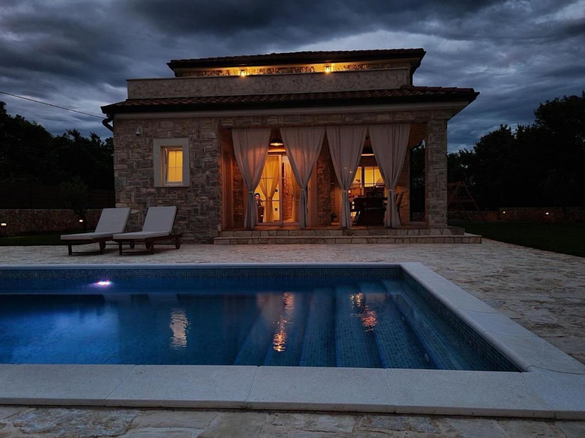 Villa Lulu Kamena Villa S Maslinikom Otok Krk Dobrinj Selo Gostinjac Krk Town Exteriör bild